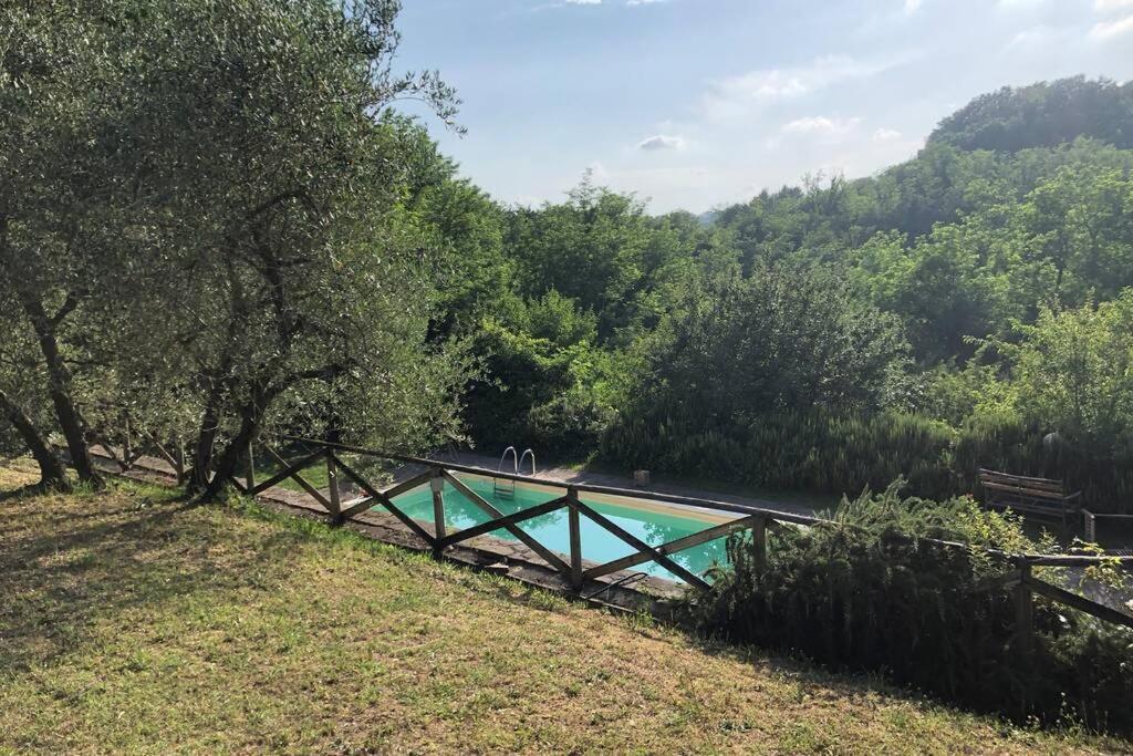 Villa La Casa Nel Bosco Lari Exterior foto